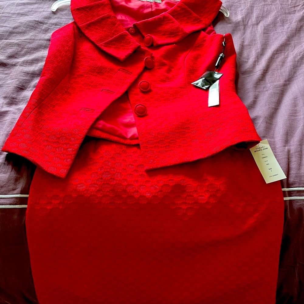 NWT Two Piece RedTakari Top/Skirt set Size 6.